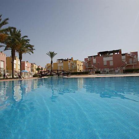 Apartamento en Vera a 300 m de la playa, con patio y salida directa a calle Exterior foto