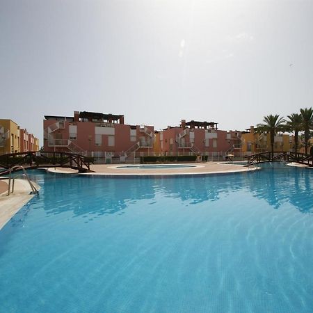 Apartamento en Vera a 300 m de la playa, con patio y salida directa a calle Exterior foto
